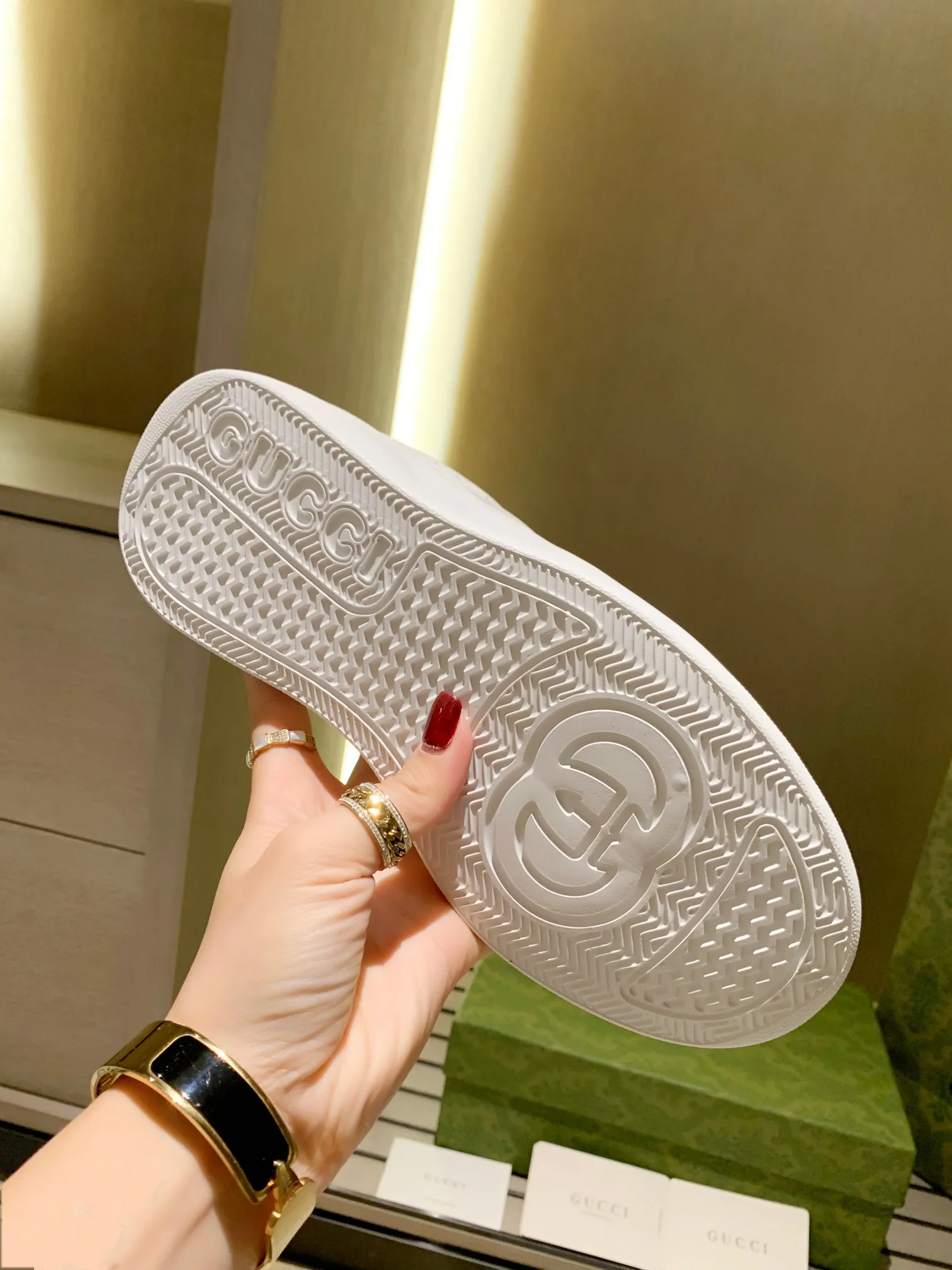 👟👟Ex-factory price 560👟👟 Men's size +10 Gucci2022 spring and summer new casual sports white shoes, purchasing version of the original version with a one-to-one molded IP light material sole! Upper calfskin, lining calfskin, foot pads calfskin. Complete purchasing version. Code number: female 35-40#, male 39-44# (45 customized)